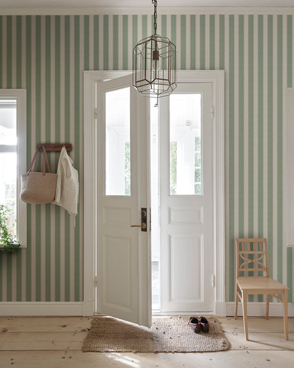 The woven stripe in the finest cotton quality was in Sandberg's then fabric assortment many years ago and is now more relevant than ever. We have added one more color to the narrow stripe, making the striping even more dynamic. 