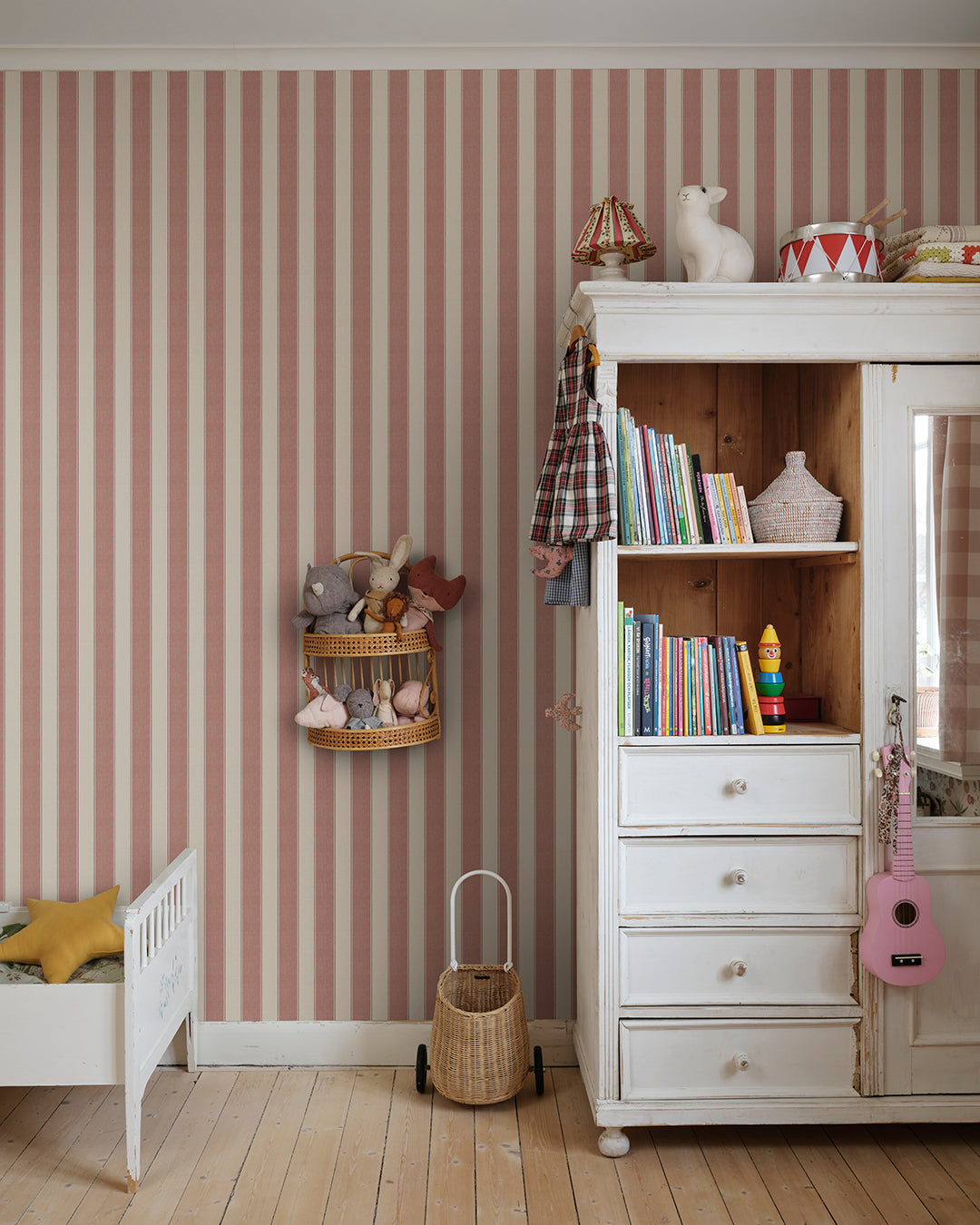 The woven stripe in the finest cotton quality was in Sandberg's then fabric assortment many years ago and is now more relevant than ever. 