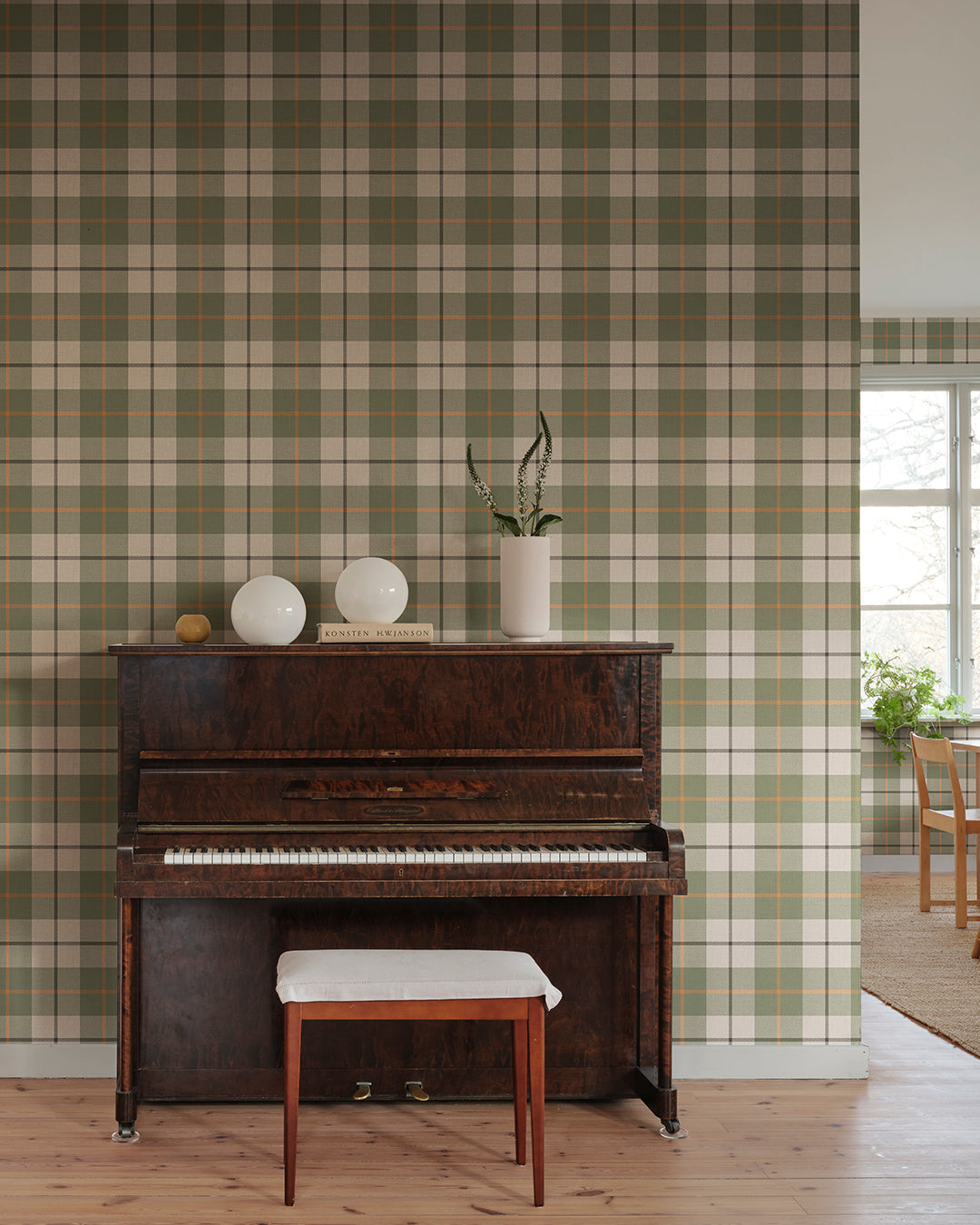 Ranold was in the assortment for a long time as a traditionally printed wallpaper. Now we have made a new interpretation on a larger scale mural and added a textile character