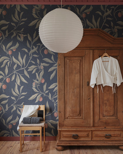 The litchi fruits in our favourite Vinnie wallpaper mural decorate the winding branches and create a lush, classic look.