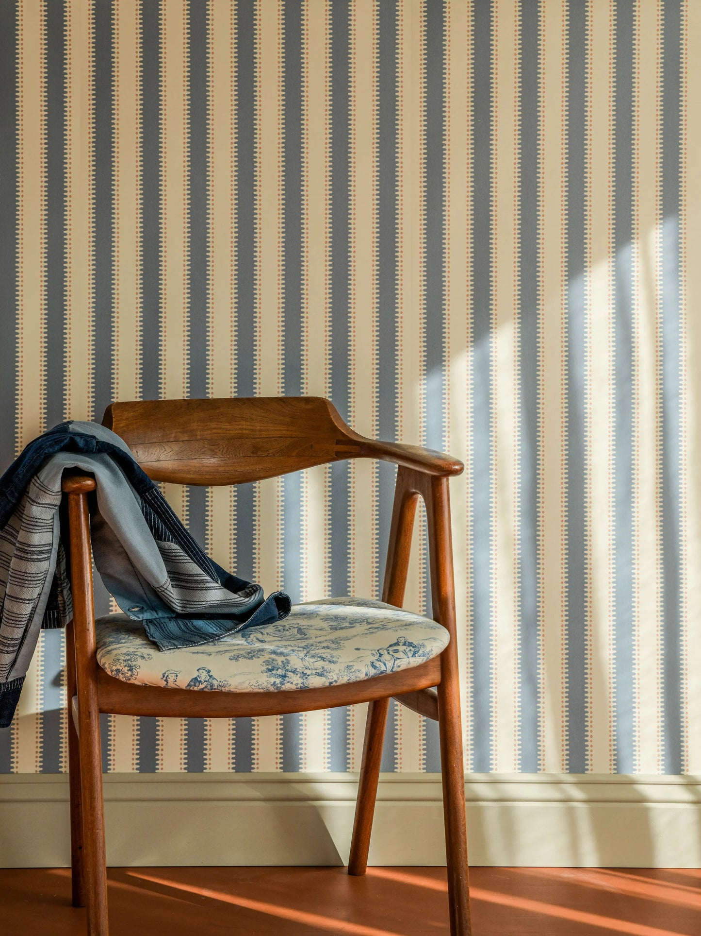 Make a stripe with jagged edges, add some dots and you’ll get a decorative, more playful striped wallpaper.