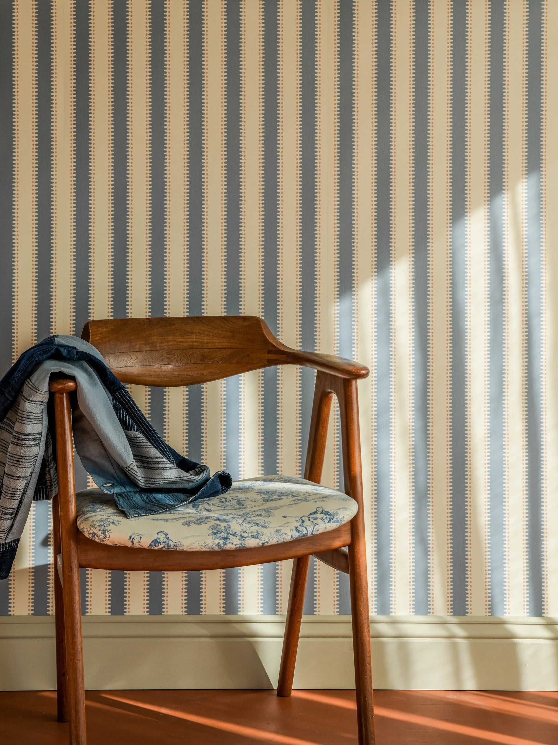 Make a stripe with jagged edges, add some dots and you’ll get a decorative, more playful striped wallpaper.