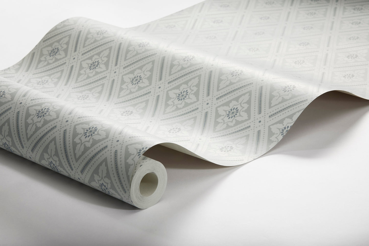  With its traditional surface print, our gorgeous Ester wallpaper offers a tactile surface that fills rooms with a cosy feeling. 
