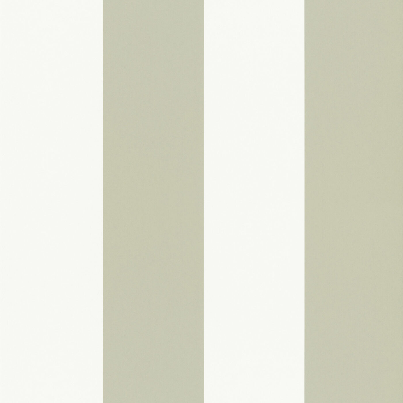  Striped wallpaper is easy to fall for and hard to get tired of. 