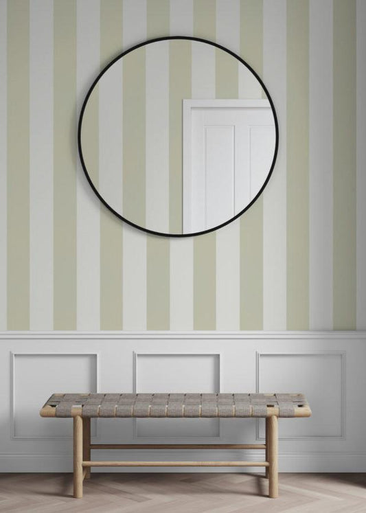  Striped wallpaper is easy to fall for and hard to get tired of. 
