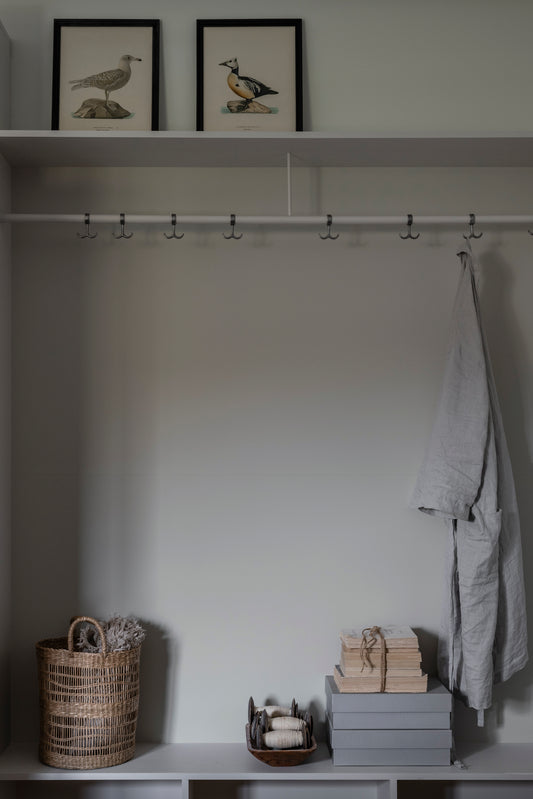 Solid-colored, smooth QuickUp wallpaper that is easy to install.