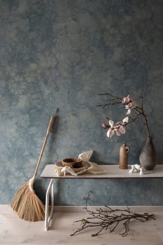 The wallpaper pattern is a collaboration with artist Monica Andoff, who with experimental plant dyeing on paper created the basis for this dreamy expression.