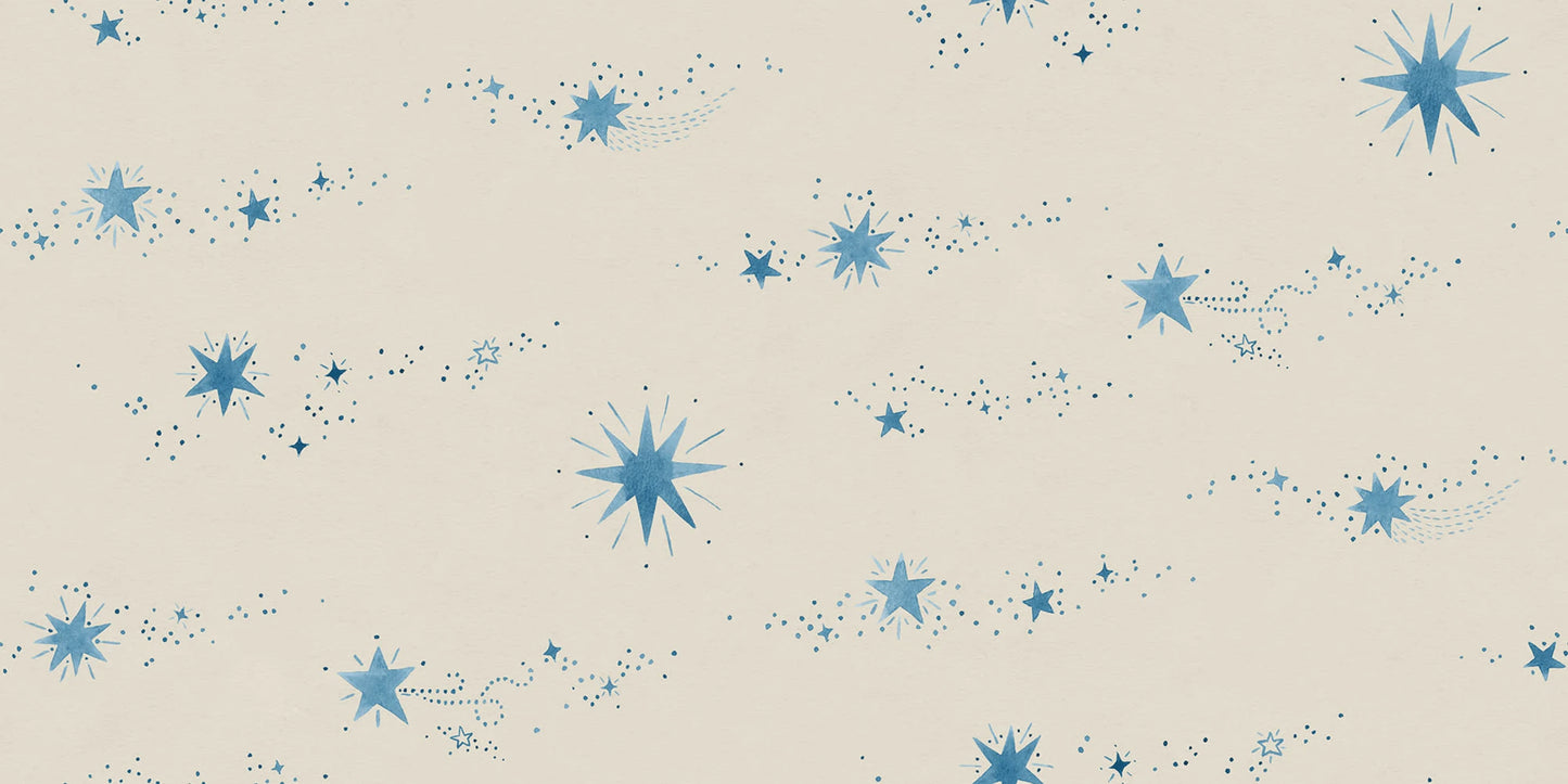 The beautiful hand-painted stars dance over the wallpaper like stars in the sky. Created together with Johanna Bradford as a dreamy ceiling wallpaper, but it also works beautifully on the wall.