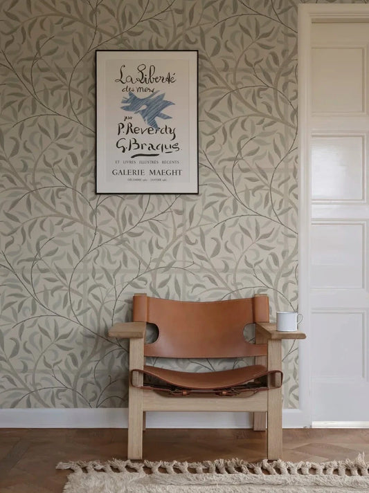 Emmie is an enlarged version of our popular wallpaper pattern Diana found in our archives. It's a lovely wallpaper with trellis that embraces the room and makes it lush year-round.
