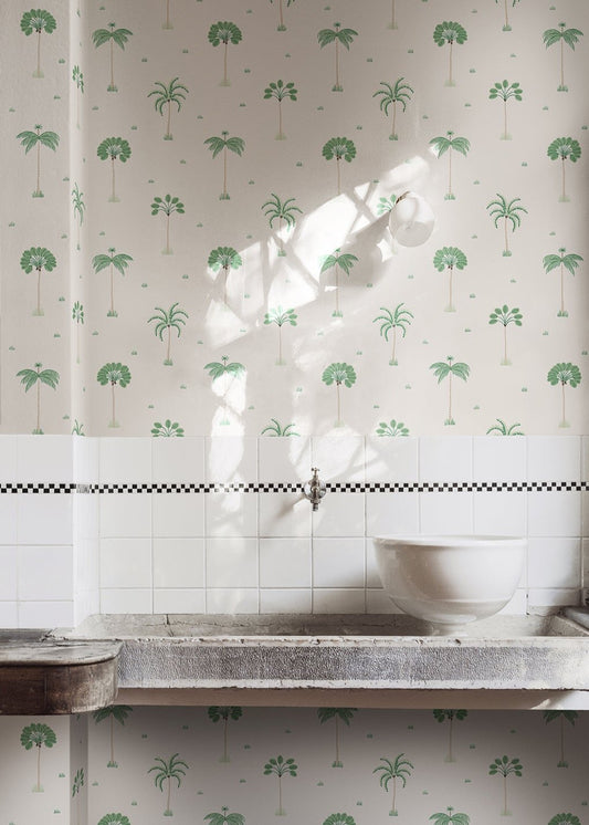 Like small ornaments, stylized palm trees proudly adorn this decorative wallpaper. A pattern with both a playful and exclusive feel. Milo,