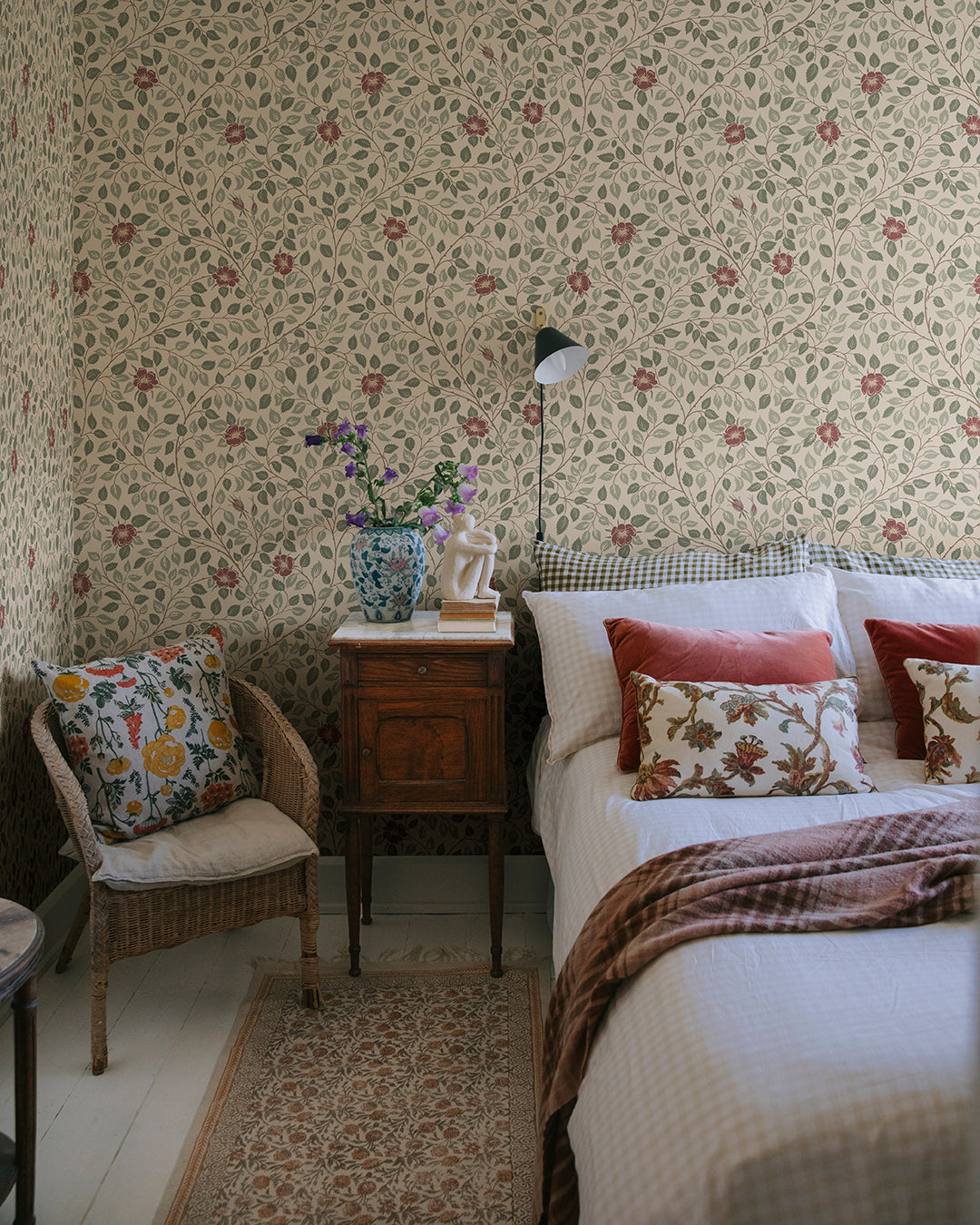 The Castle Rose wallpaper pattern is named after our Swedish royal family's summer residence, Solliden on Öland.