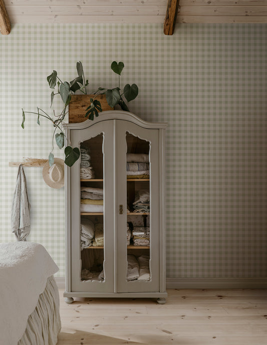  A timeless checkered wallpaper pattern that adorns your room with both a contemporary feeling and classic serenity. 