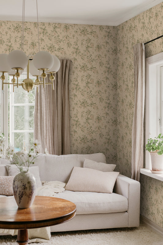 Wallpaper Lovisa with an airy watercolor featuring clusters of wisteria that exudes a romantic, rural charm with a contemporary touch.