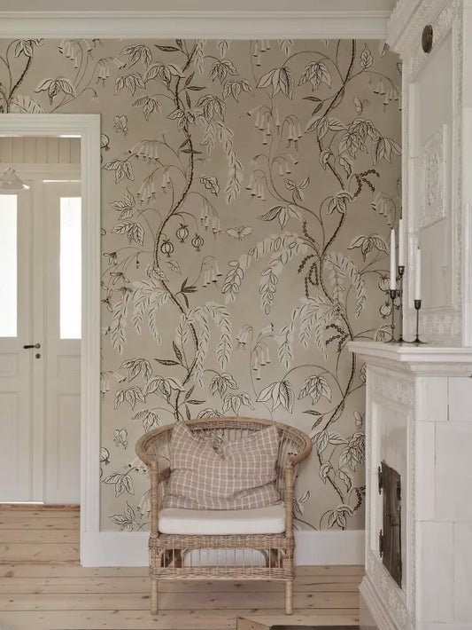 Ottilia Sand wallpaper brings a garden of elegance into your home with its intricate,