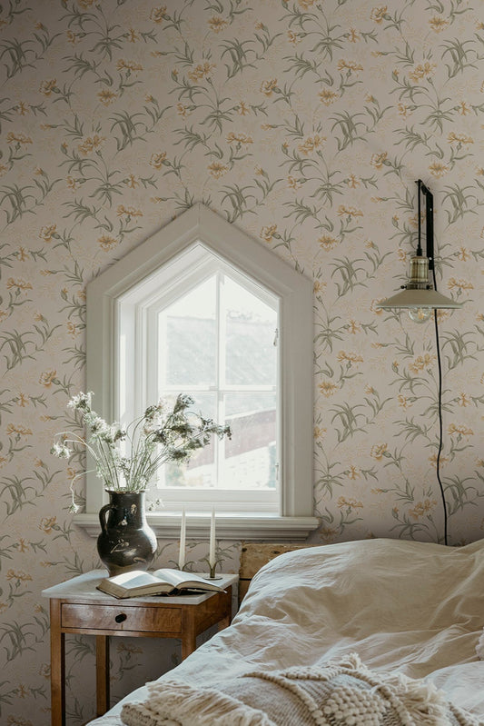Decorative small clusters of carnations soothe the eternal longing for summer in our wallpaper favorite Emilie.