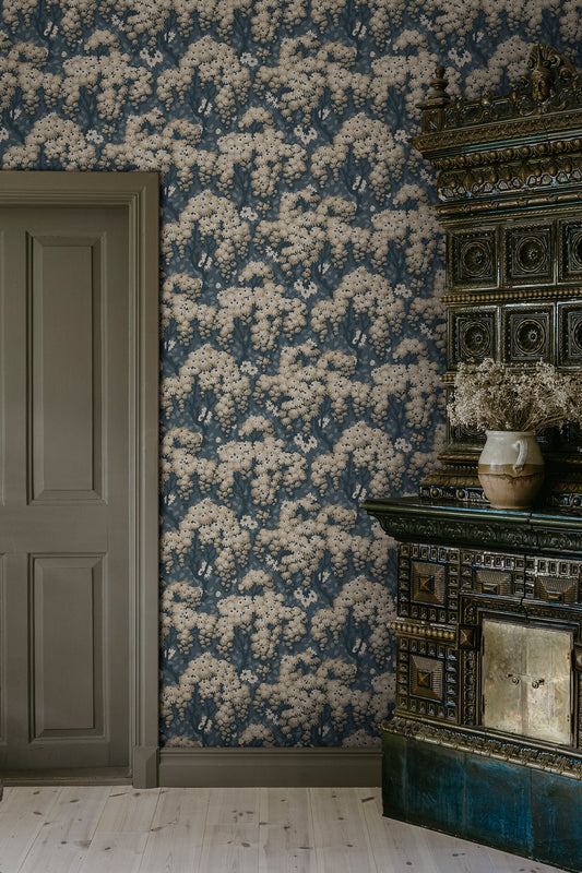 Lush tree canopies against a meadow of daisies create a harmonious, large-patterned wallpaper curtain on the wall.