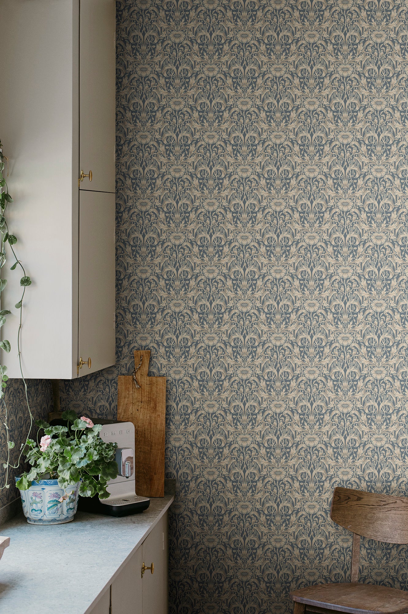 Emil is our interpretation of a classic medallion wallpaper pattern, featuring an intriguing richness of details with leaves and arching stems.
