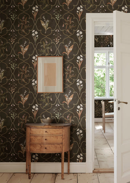 A delicate trellis wallpaper mural design featuring our favorite flowers—Lily of the Valley and Twinflower, beautifully framed within fine latticework alongside Poet’s Narcissus and Vetch.