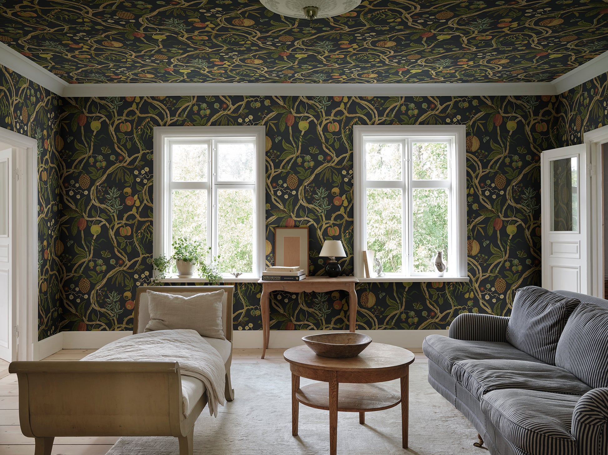  A wallpaper with a playfully hand-painted fantasy tree inspired by plants from Plantae Selectae, adorned with intertwining decorative fruits. 