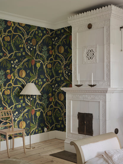  A wallpaper with a playfully hand-painted fantasy tree inspired by plants from Plantae Selectae, adorned with intertwining decorative fruits. 
