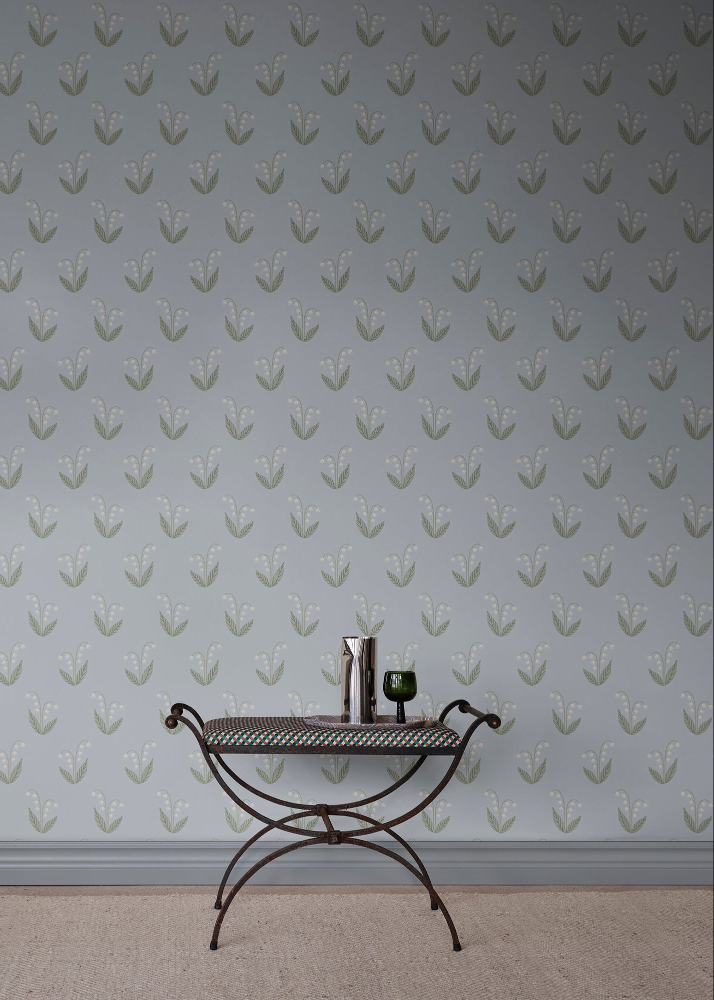  This wallpaper captures the beauty of simplicity with its graceful floral design, offering a sense of calm and sophistication to any space. 