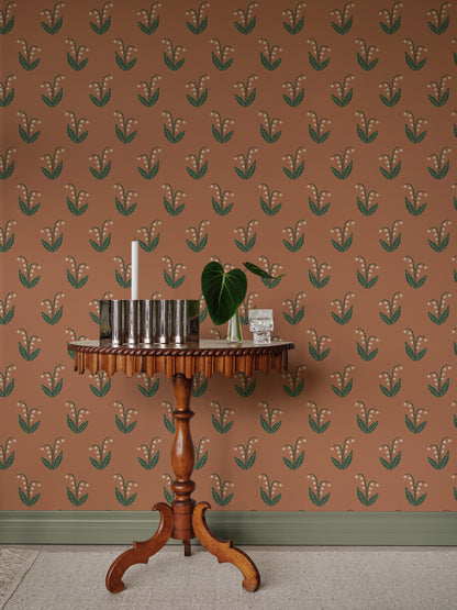  The Lilly wallpaper in terracotta features the beloved lily of the valley with its graceful graphic simplicity. 
