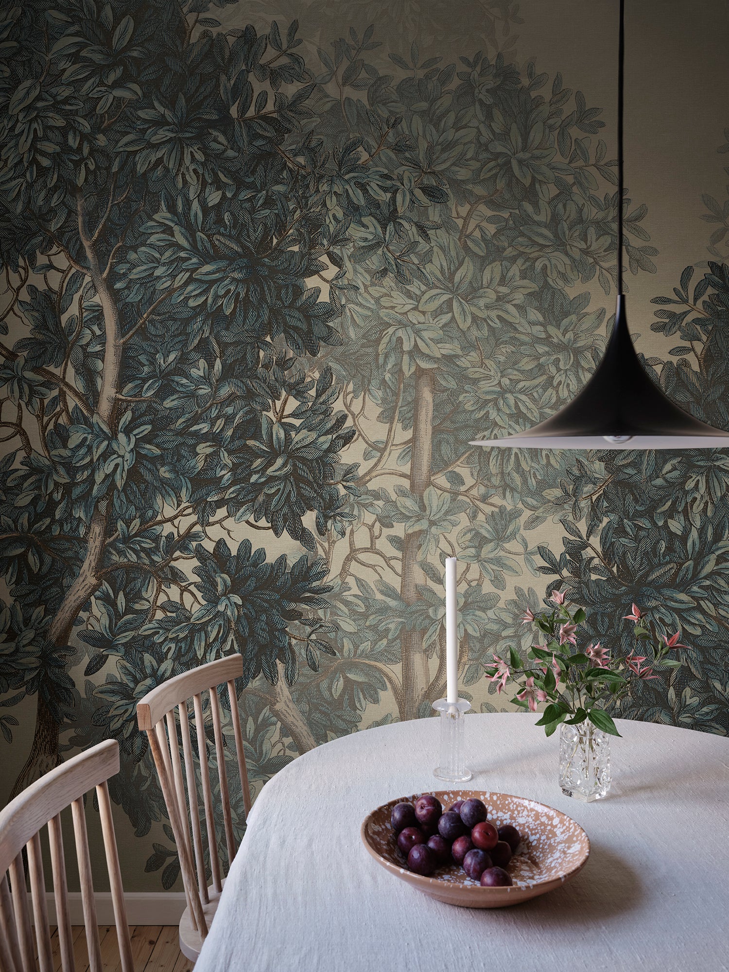 Let your walls whisper with the elegance of the Charles Mural. Inspired by Georg Ehret's botanical artistry, this mural captures a tranquil forest grove bathed in soft blue hues creating a vintage charm. 