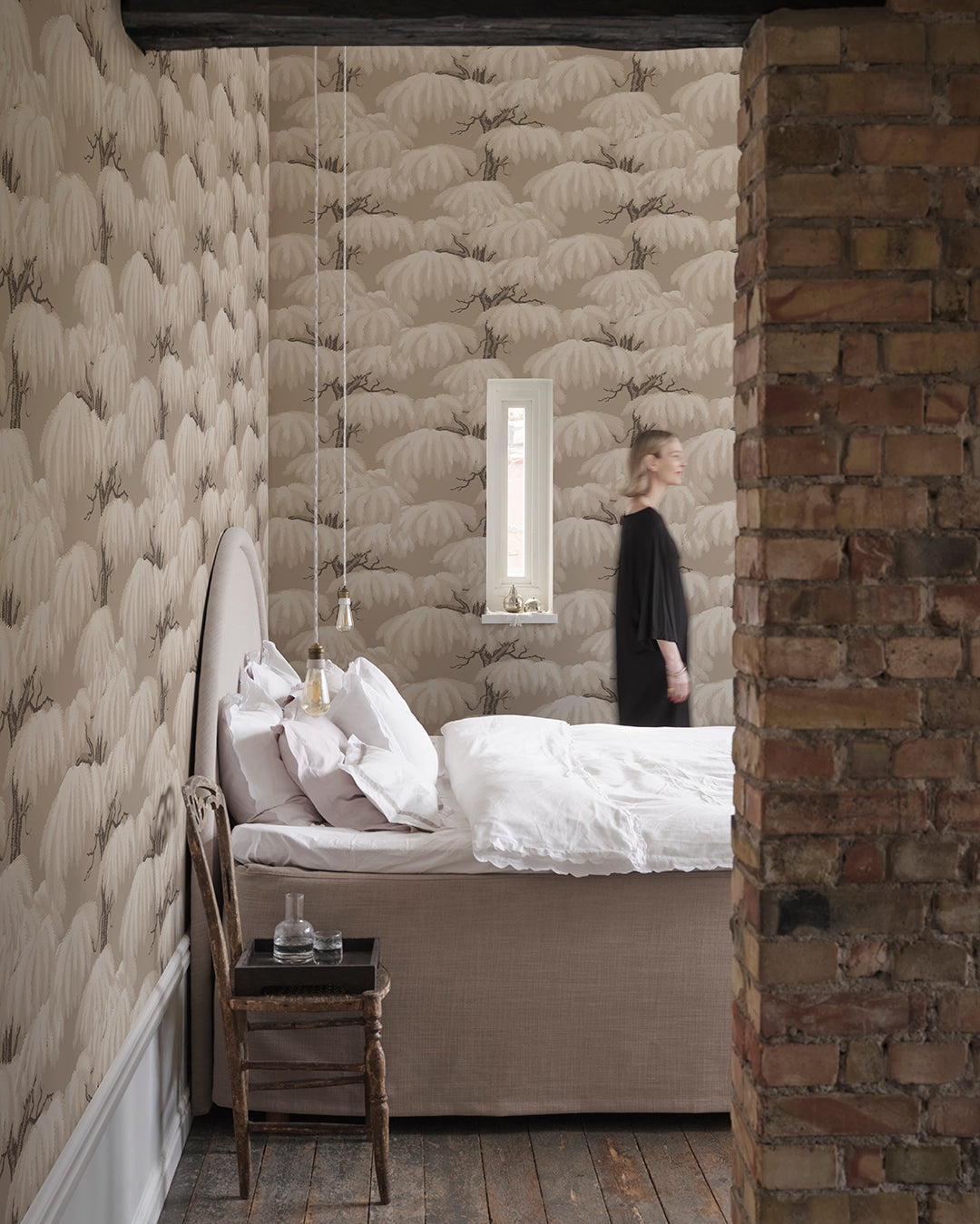 Alba Beige: Majestic Cedar Elegance
Inspired by the stately Lebanese Cedar trees of Como, the Alba Beige wallpaper presents a grand motif with a sophisticated, modern feel. Its rich patterns create an understated elegance that echoes natural splendor, making any space effortlessly refined.