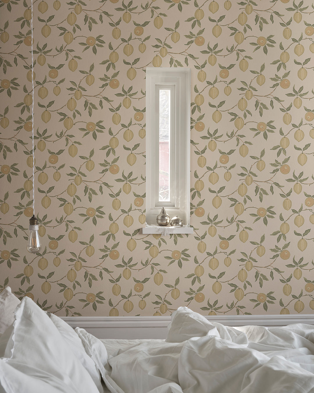 Let the captivating Limone wallpaper whisk you away to sun-drenched Italian groves. With its vibrant lemon branches and lush green leaves, this design refreshingly encapsulates the zest of life. Perfect for adding a splash of color and a touch of Mediterranean flair to your space.