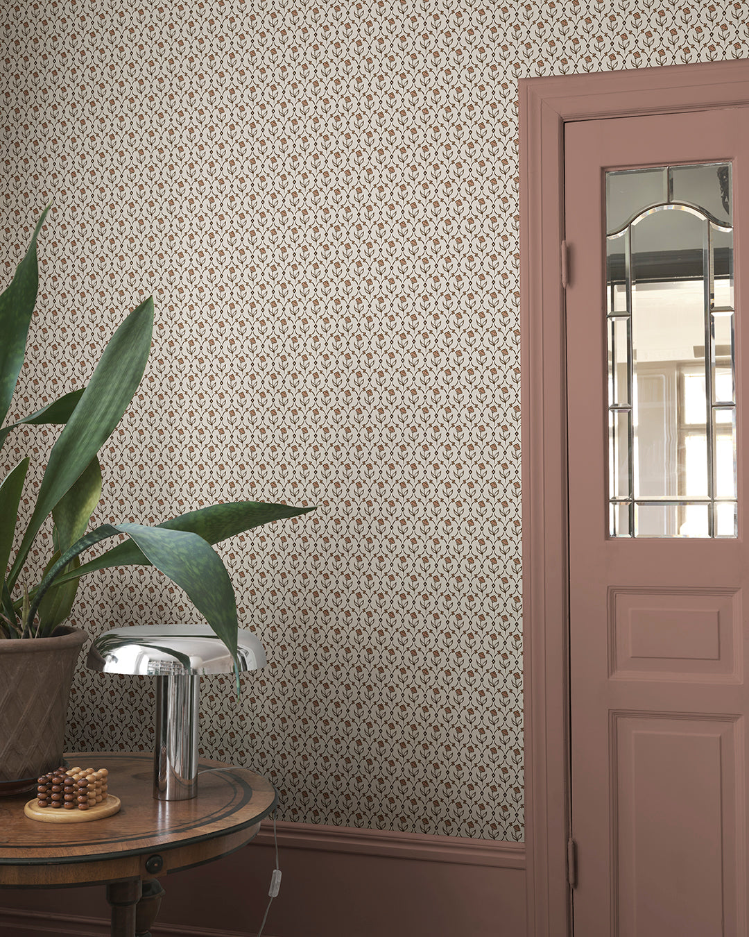 Elena Terracotta: A Timeless Floral Elegance
Experience the charm of the 19th century with Elena in Terracotta. This floral medallion pattern intertwines rustic elegance with the historical beauty reminiscent of folk motifs and domino paper. 