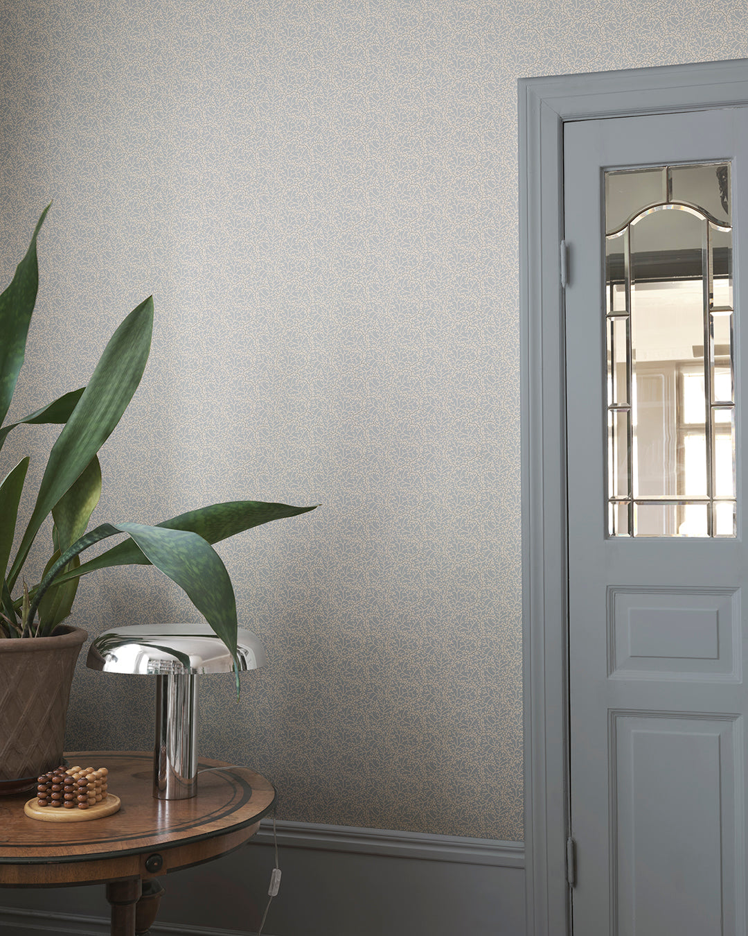 Coral Light Blue Wallpaper
Elegance meets history with the Coral Light Blue wallpaper, featuring a classic Vermicelli motif that intertwines corals in a soothing blue palette.