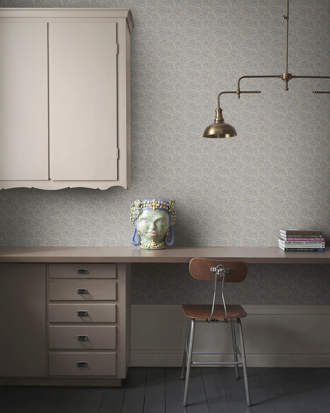 Coral Light Blue Wallpaper
Elegance meets history with the Coral Light Blue wallpaper, featuring a classic Vermicelli motif that intertwines corals in a soothing blue palette.