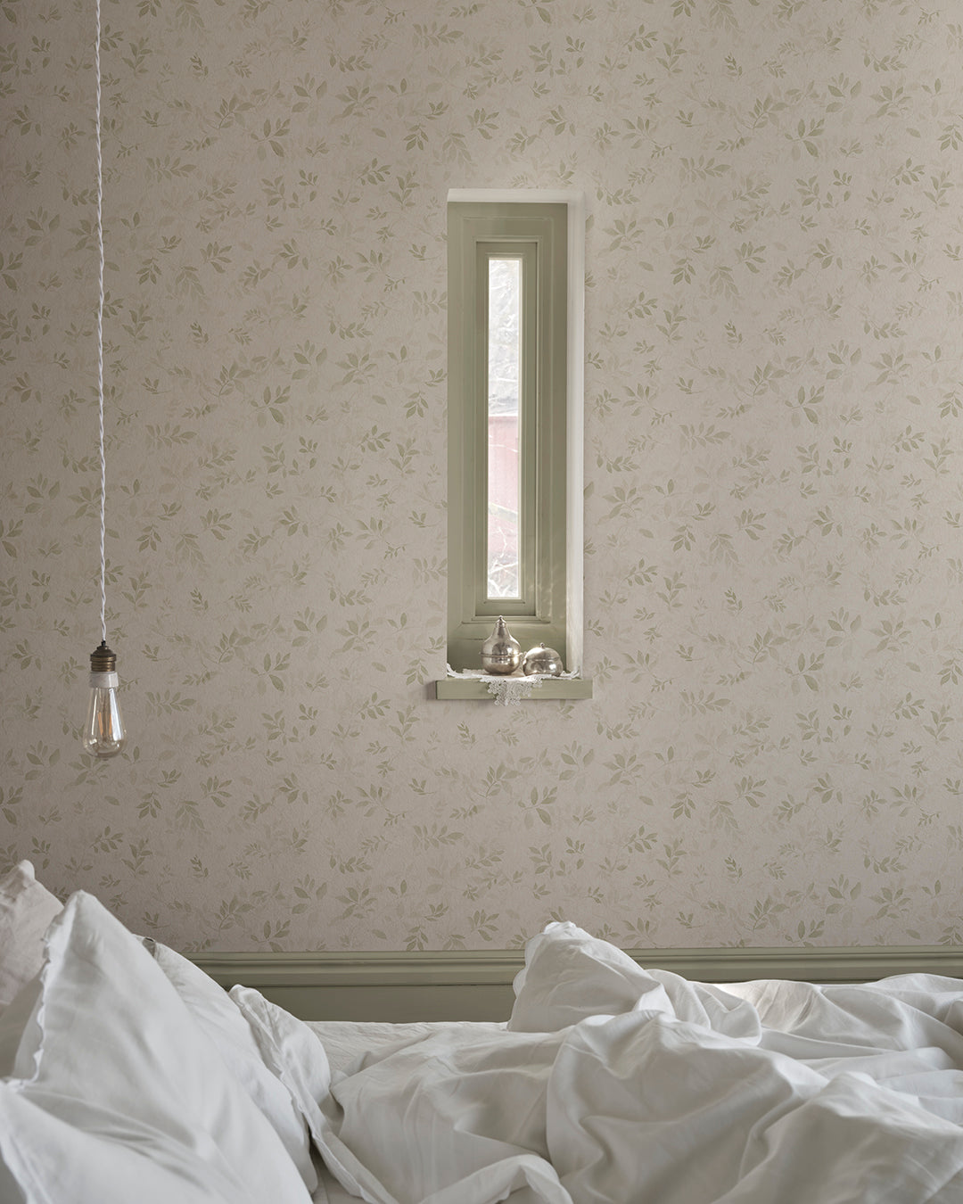 Mila in light green enchants with its romantic leafy vines, evoking an ambiance of tranquil elegance. Inspired by antique frescoes, this pattern engenders a timeless, aged charm that seamlessly integrates into any decor, providing a sophisticated backdrop imbued with depth and patina.