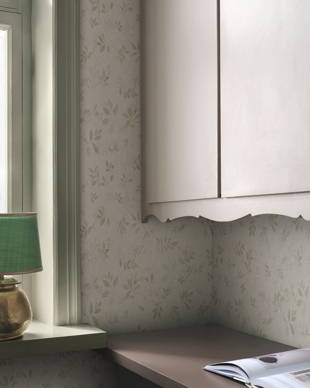 Mila in light green enchants with its romantic leafy vines, evoking an ambiance of tranquil elegance. Inspired by antique frescoes, this pattern engenders a timeless, aged charm that seamlessly integrates into any decor, providing a sophisticated backdrop imbued with depth and patina.