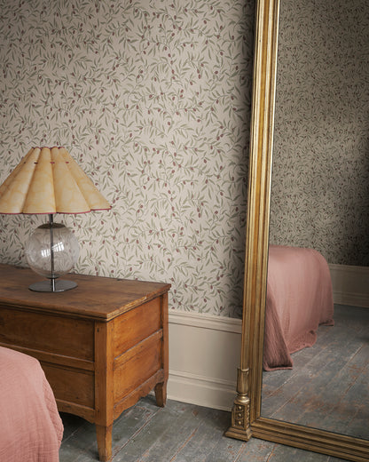 Winding olive branches with vibrant burgundy olives create an airy yet embracing character.