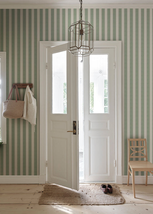 The woven stripe in the finest cotton quality was in Sandberg's then fabric assortment many years ago and is now more relevant than ever. We have added one more color to the narrow stripe, making the striping even more dynamic. 