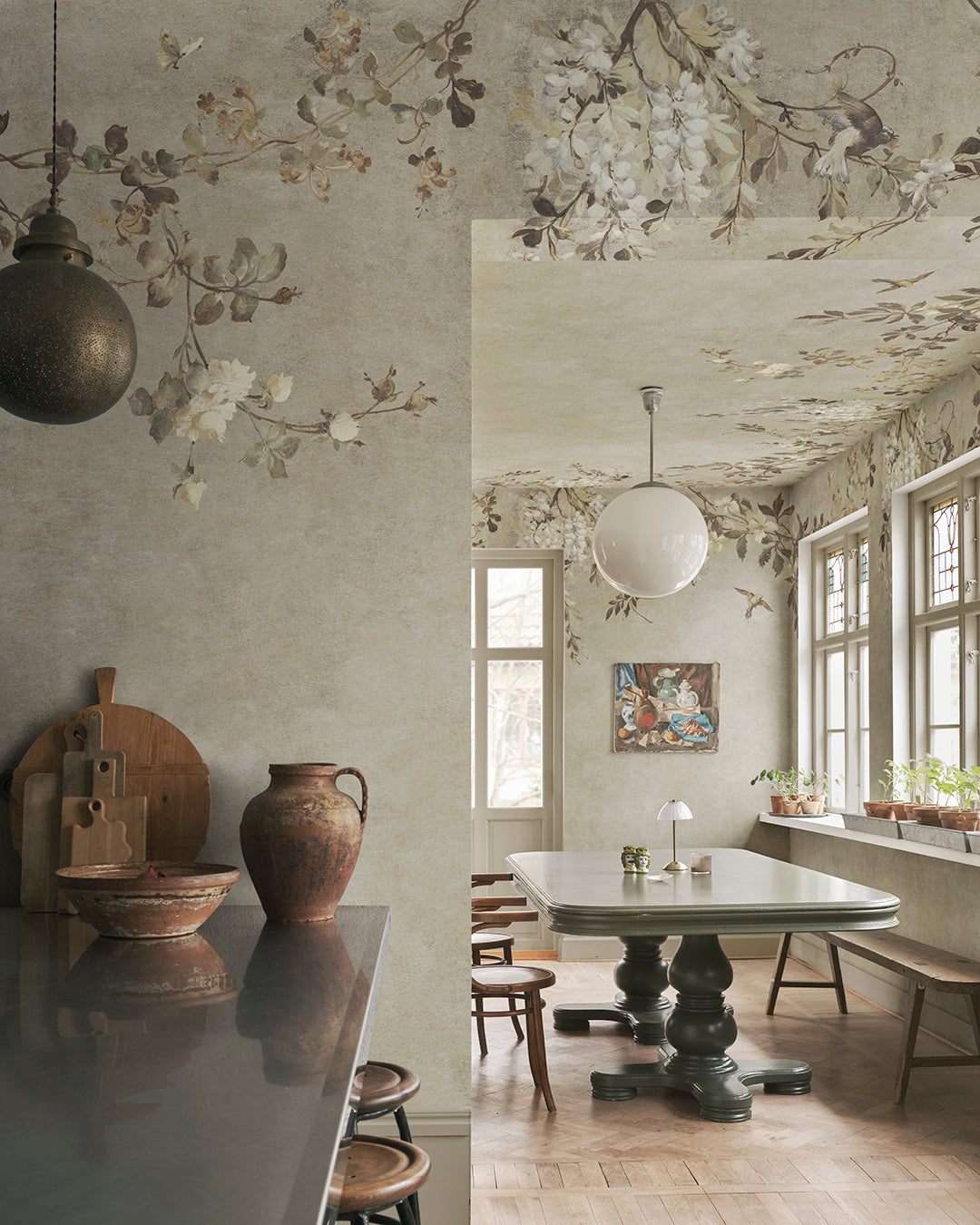 This Nico wallpaper effortlessly transforms any space into a serene haven. Delicately illustrated vines and soft, trailing blossoms create a sense of timeless beauty, evoking images of a sun-drenched pergola. 