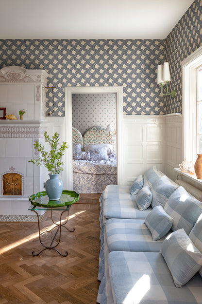  Annie Blue is a delightful medallion wallpaper inspired by 18th-century French design. 