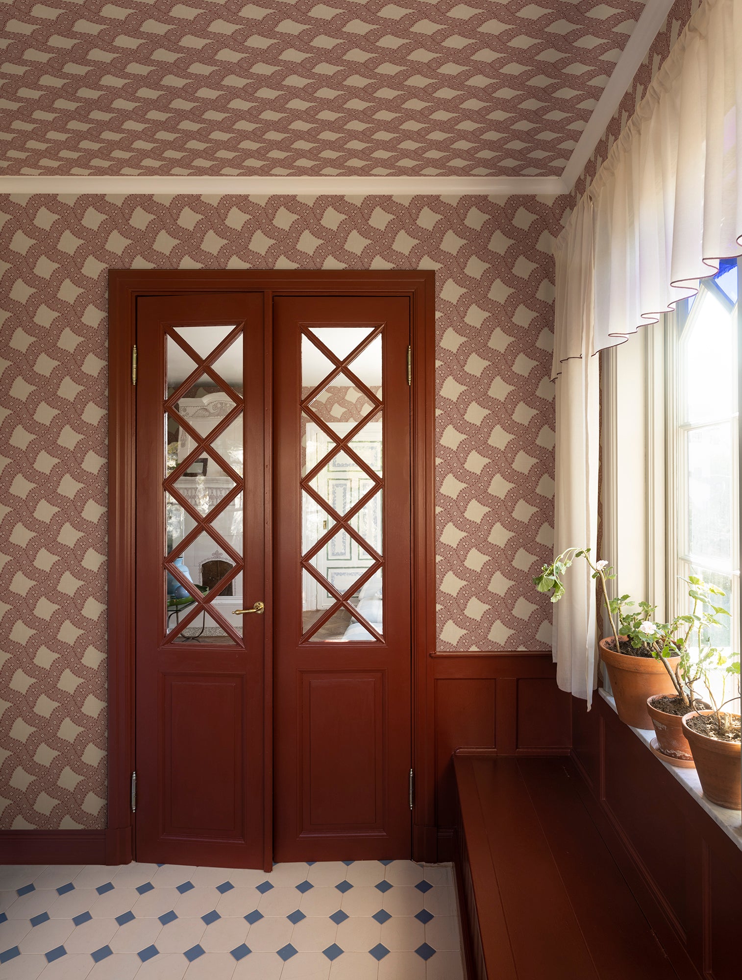  Annie is a stunning reinterpretation of an 18th-century French pattern in Domino Paper style wallpaper. 