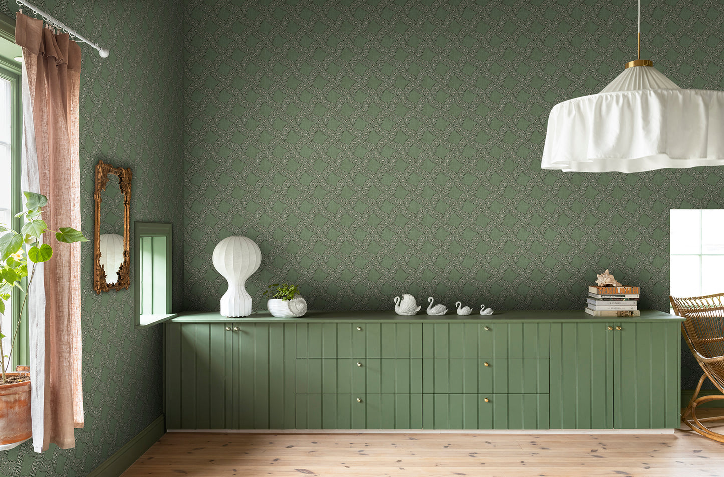 Step into the elegance of 18th-century French design with Annie's medallion pattern. This beautiful green wallpaper blends classic ornamentation with a modern twist