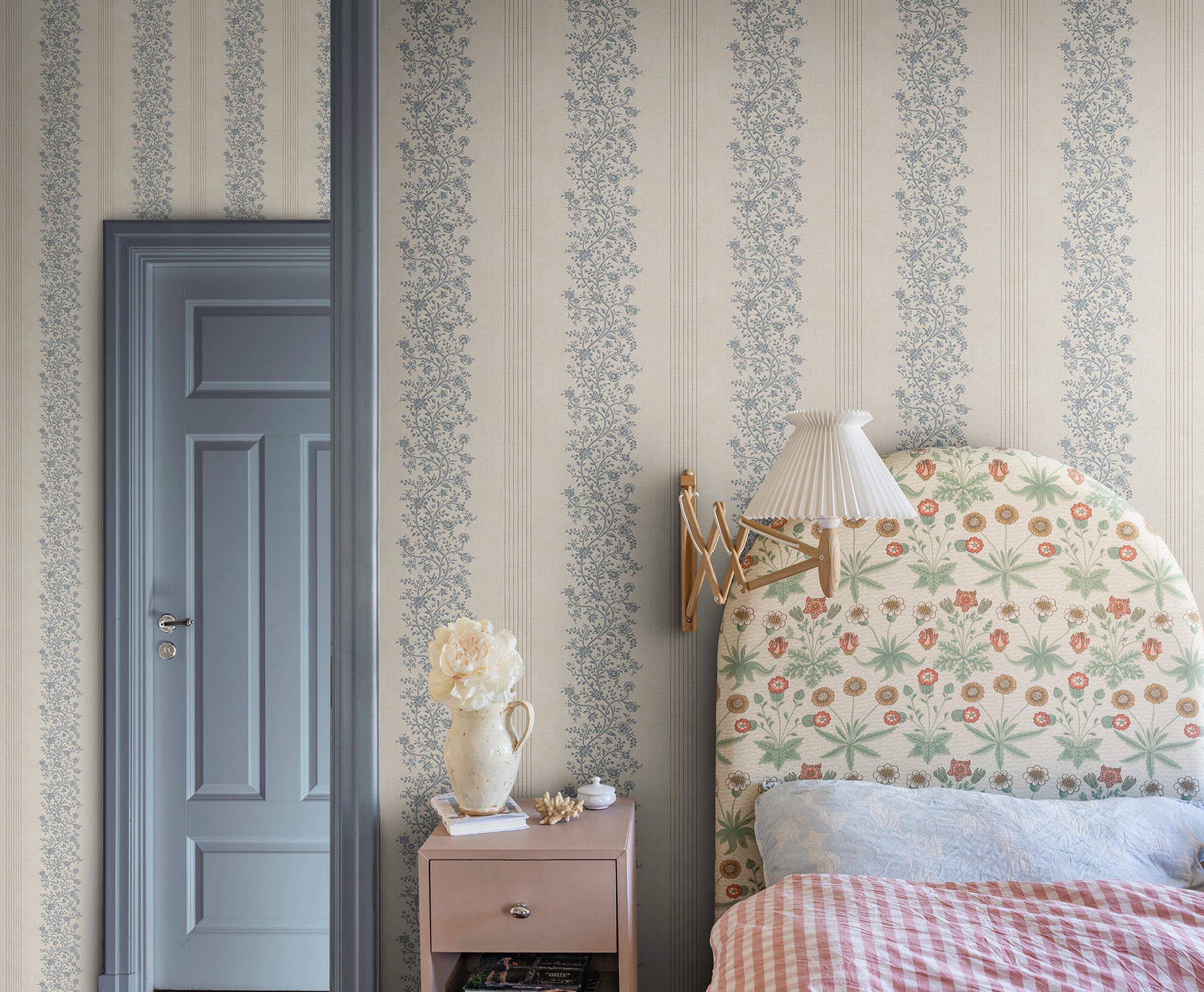  Natalie wallpaper in blue brings a touch of the French countryside to your walls. 