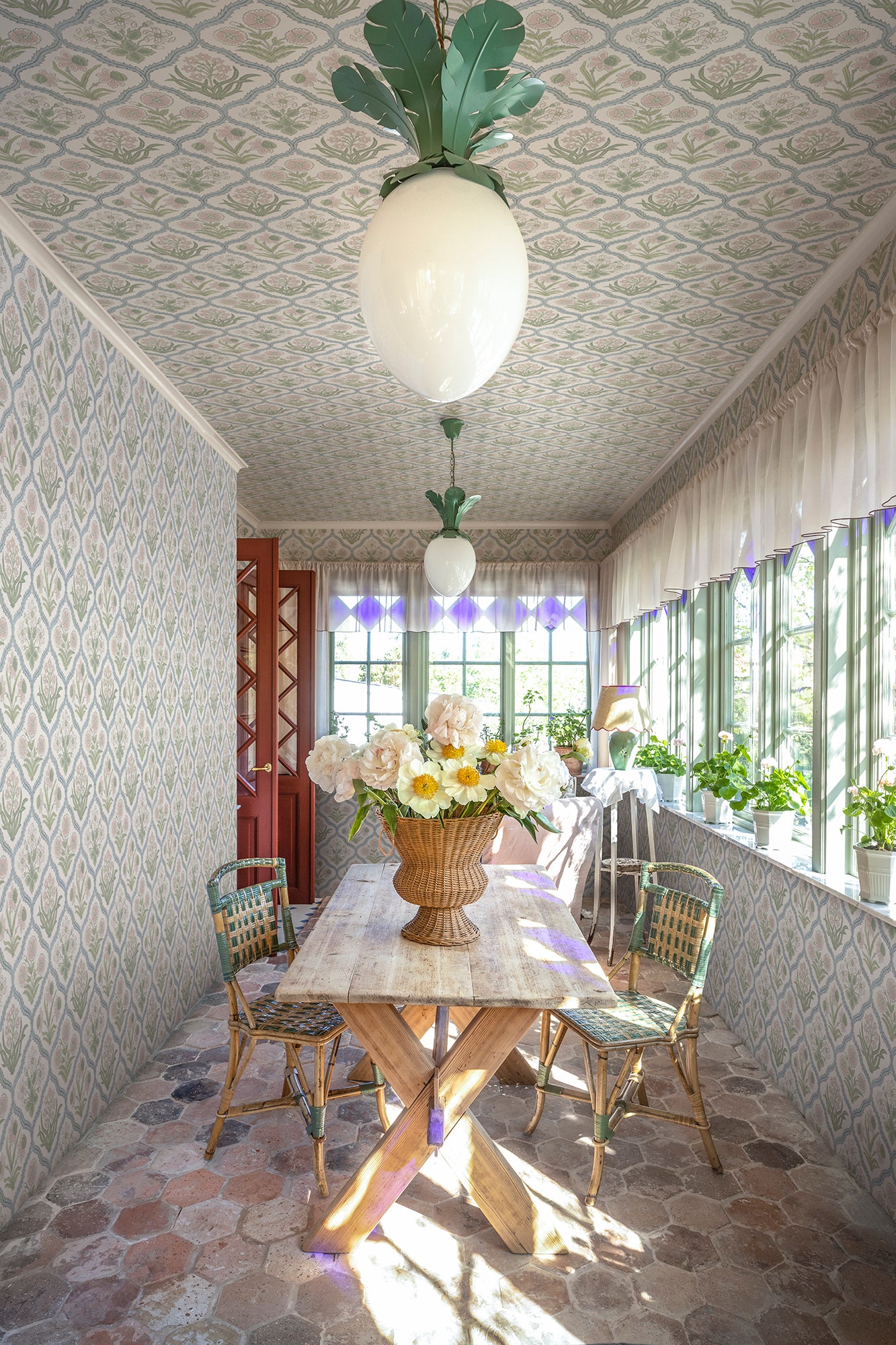 Evoke timeless elegance with Rosa in pastel shades. This wallpaper reimagines a 19th-century French floral medallion, perfect for classic or contemporary spaces.