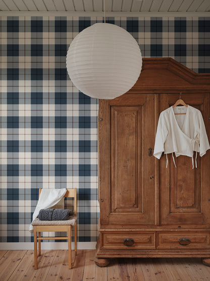 Ranold was in the assortment for a long time as a traditionally printed wallpaper, and now we have made a new interpretation on a larger scale and added a textile character to it.