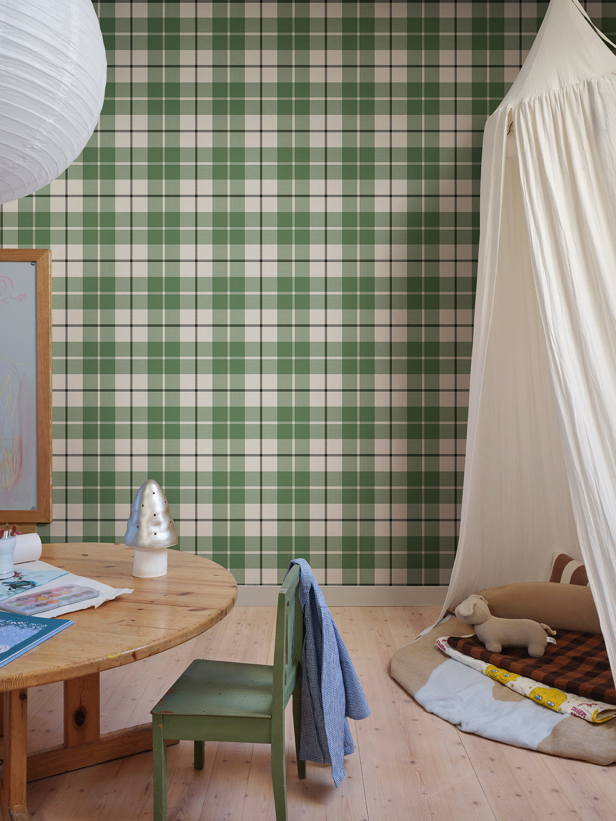 Ranold was in the assortment for a long time as a traditionally printed wallpaper, and now we have made a new interpretation on a larger scale and added a textile character to it