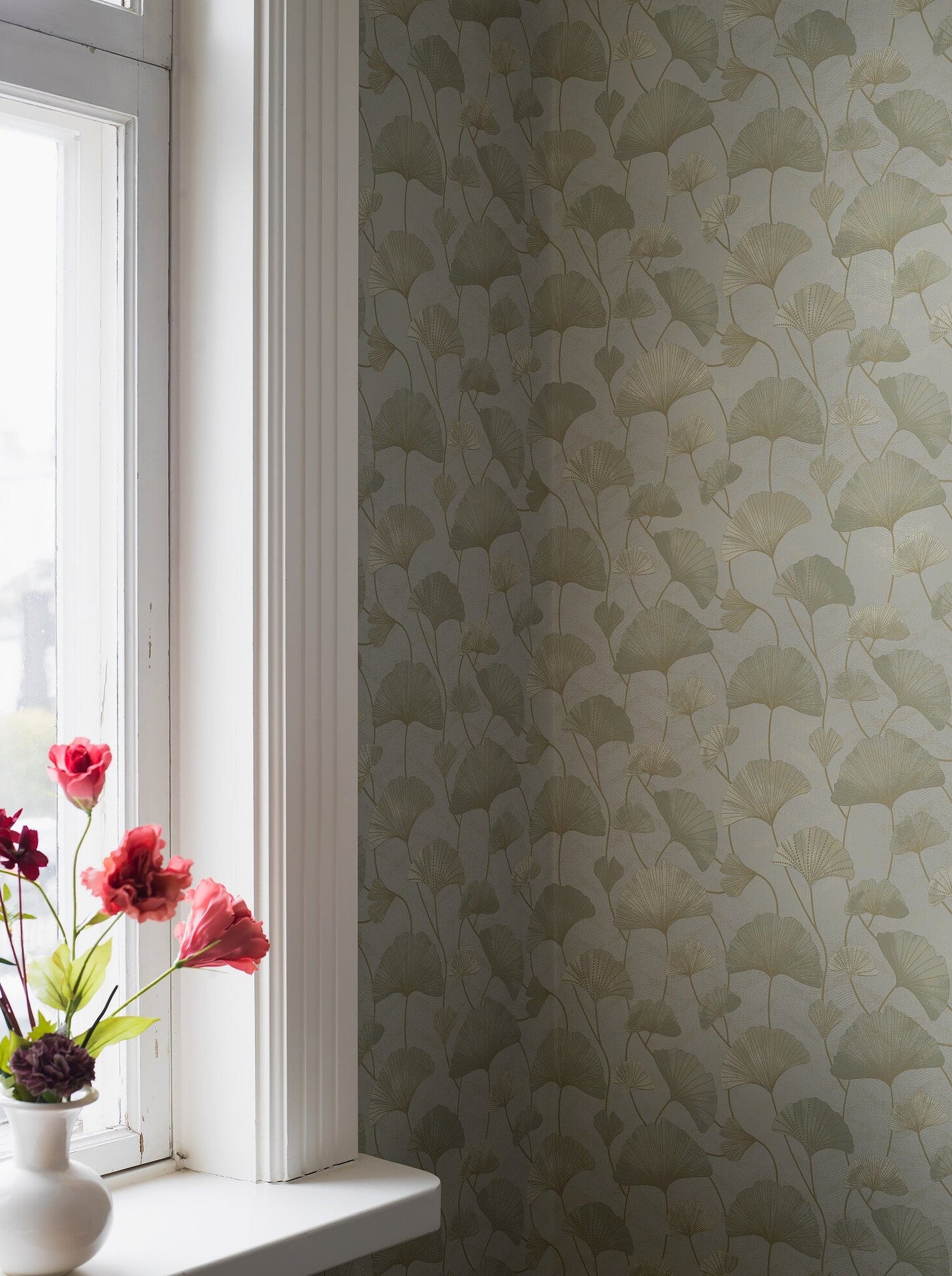 Colored in a cool green and beige palette with a golden shimmer effect, our Sophia wallpaper imbues rooms with soothing vibes. 