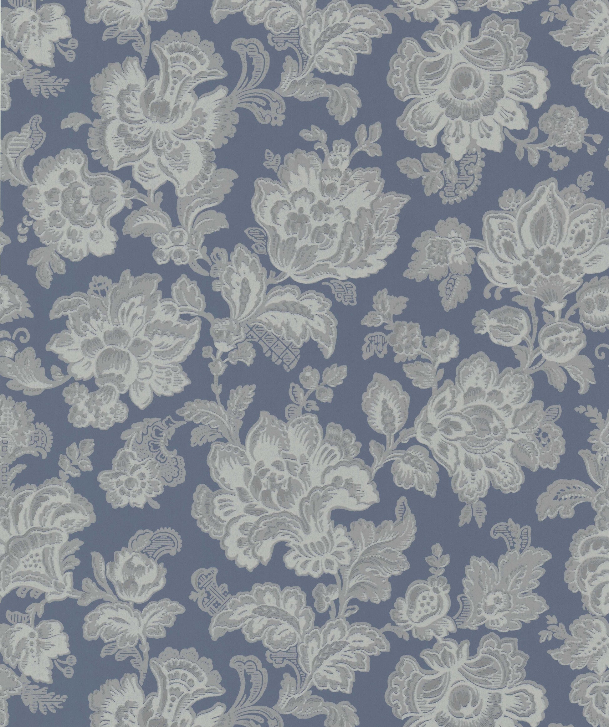 Stor Ros (“Big Rose”) is a classic late-19th-century wallpaper design featuring large, expressive flowers with soft, rounded shapes arranged in a dense, flowing pattern. 
