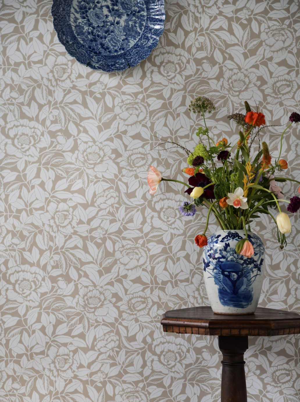 The peony is in bloom for a very short time, but with the most wonderful flowers. Classic, timeless in this wallpaper design.