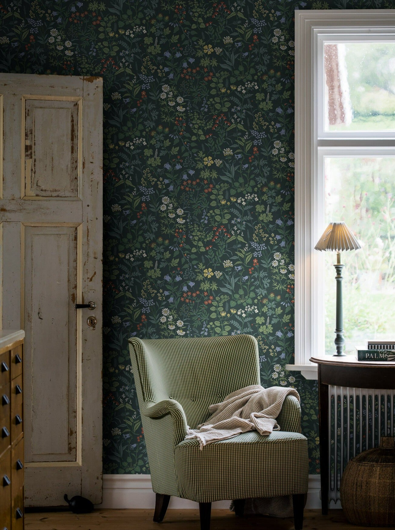 Colored in rich hues of blue, green, red, white and yellow on a dramatic midnight blue backdrop, our Flora wallpaper takes you out into the delights of a spring meadow at night.