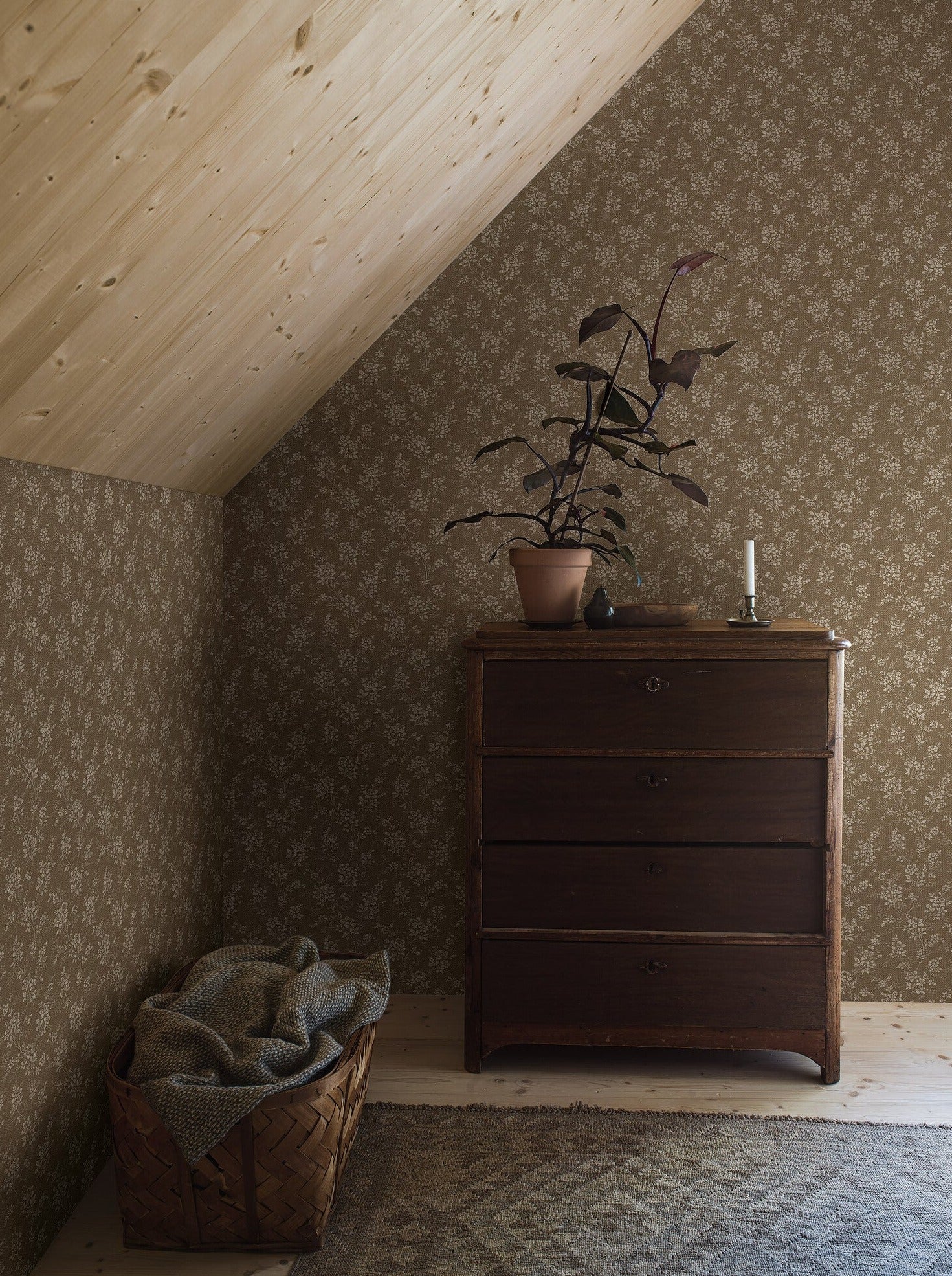 Hip Rose wallpaper is brimming with vintage elegance. Inspired by a traditional floral design of dainty wild rose blooms found in our archives