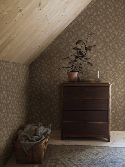 Hip Rose wallpaper is brimming with vintage elegance. Inspired by a traditional floral design of dainty wild rose blooms found in our archives